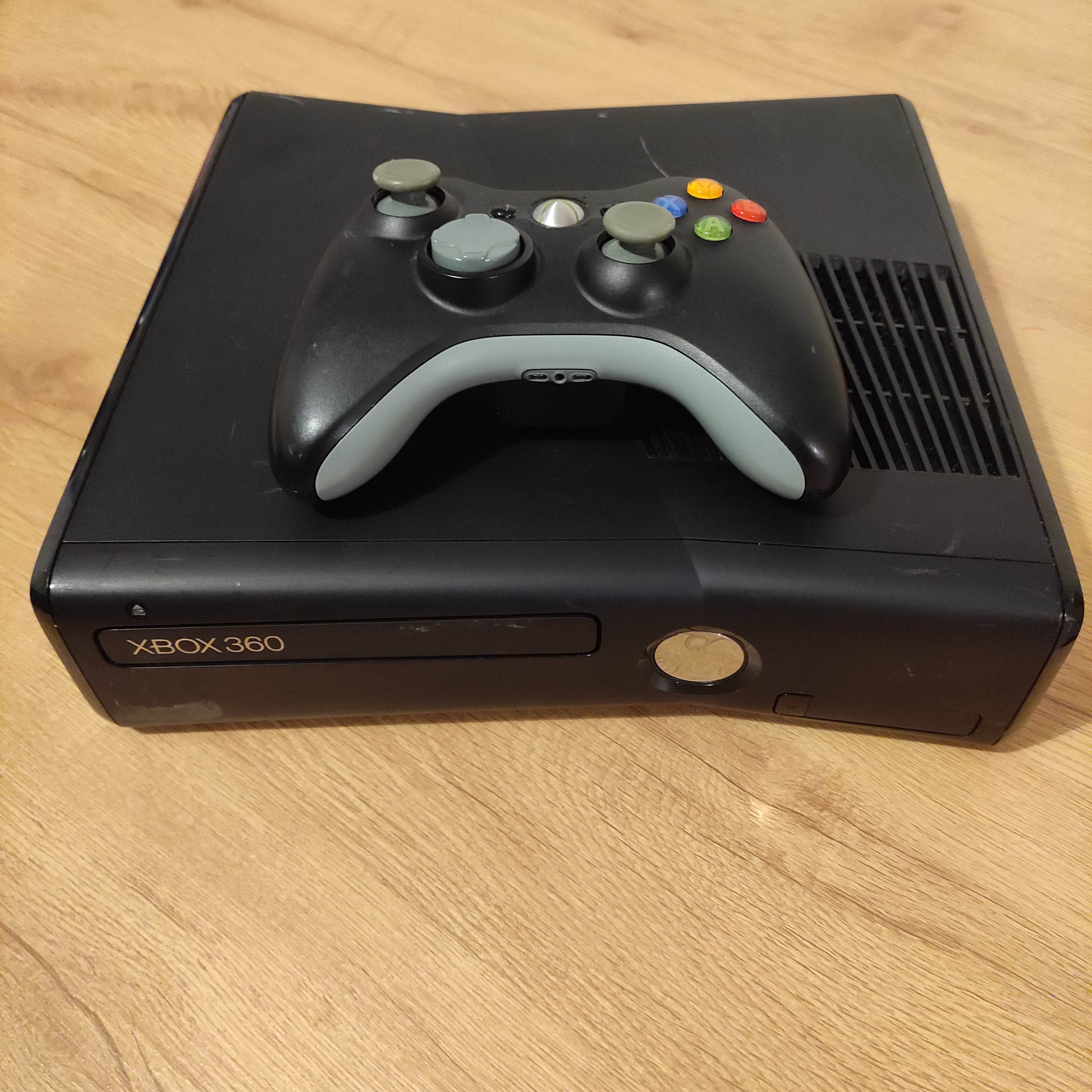 XBox 360 Slim console (Black) - Main Image