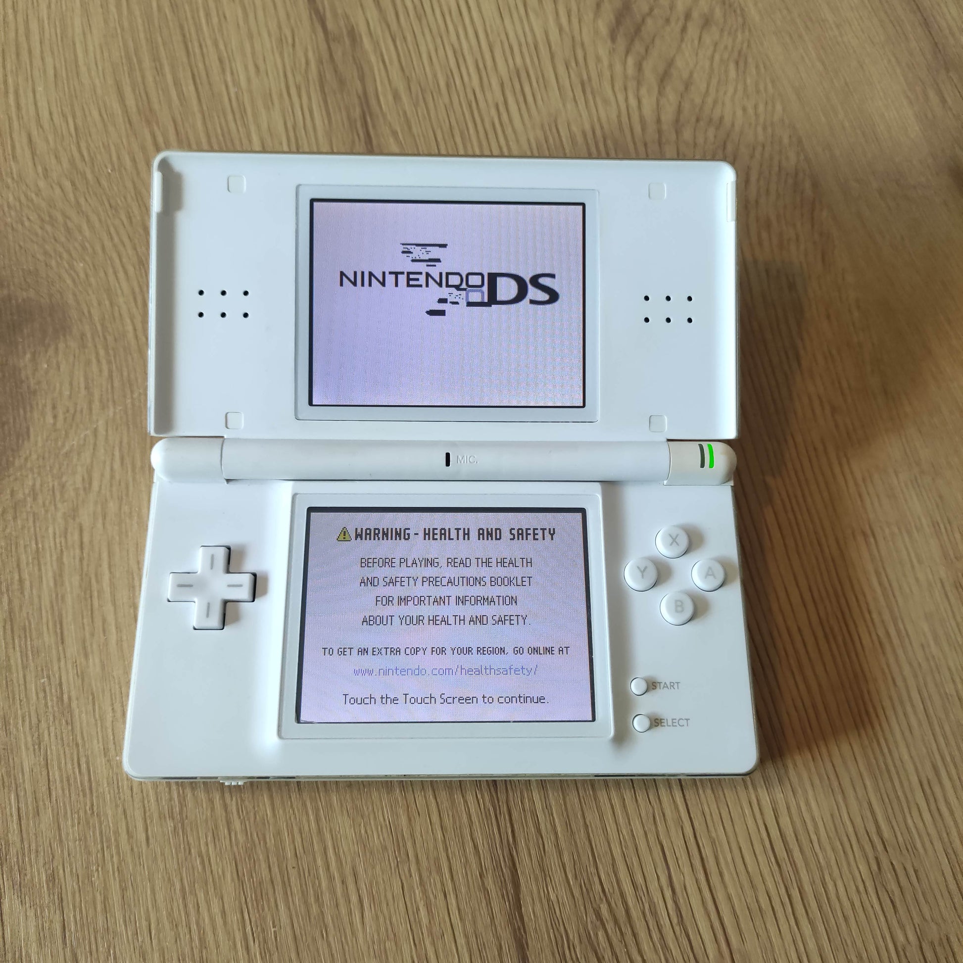Nintendo DS Lite (white) - 8-Bit Exchange (8BitX)